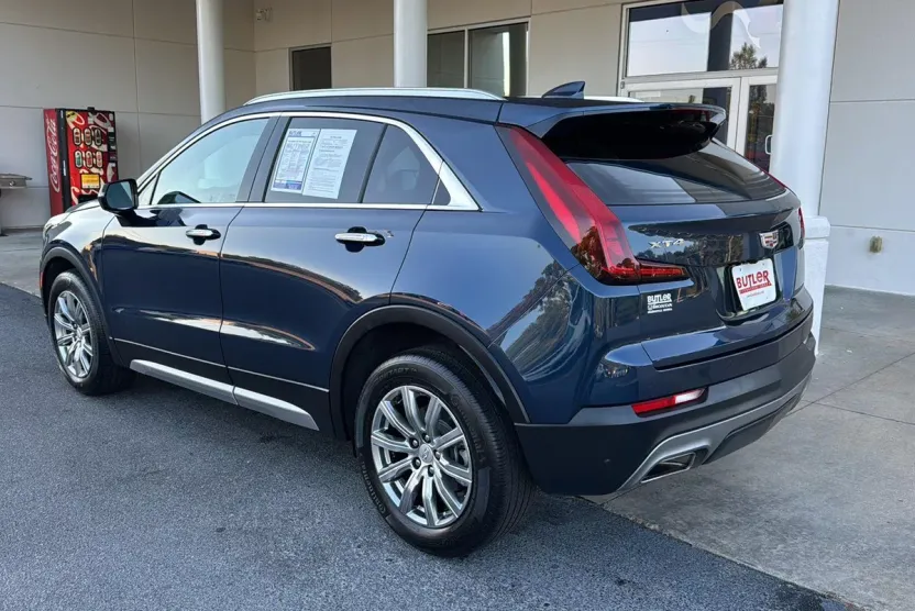 2021 Cadillac XT4 Premium Luxury photo 1