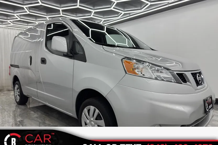 2020 Nissan NV200 SV photo 1