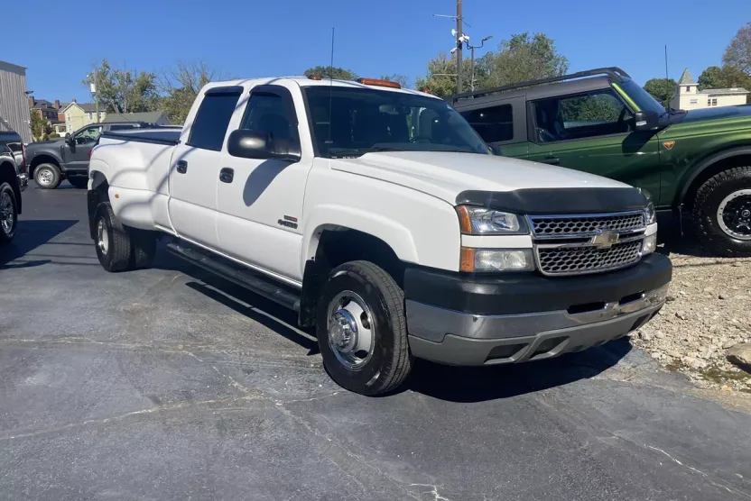 2005 Chevrolet Silverado 3500HD LS photo 1