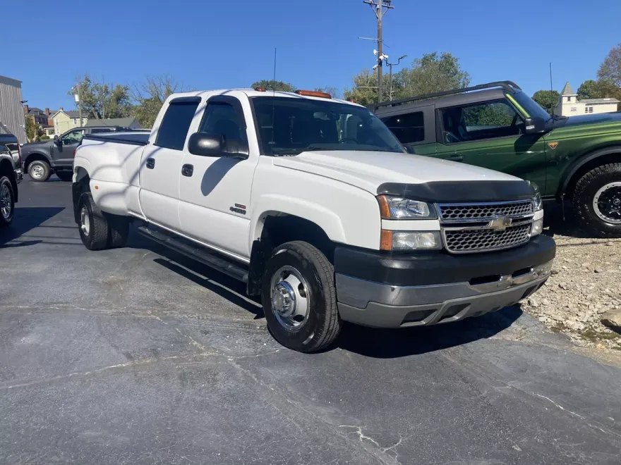 2005 Chevrolet Silverado 3500HD LS photo 1
