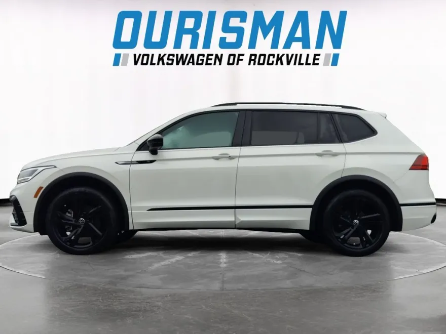 2024 Volkswagen Tiguan SE R-Line Black photo 1