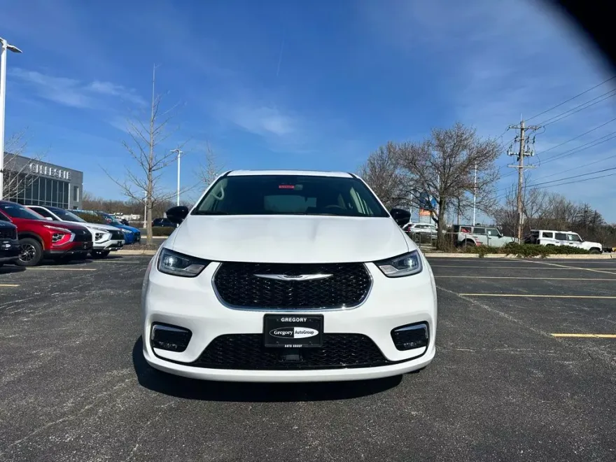 2024 Chrysler Pacifica Limited photo 1