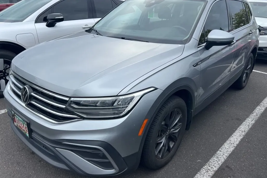 2022 Volkswagen Tiguan SE photo 1