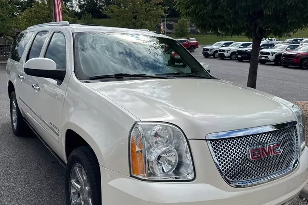 2012 Gmc Yukon XL Denali photo 1
