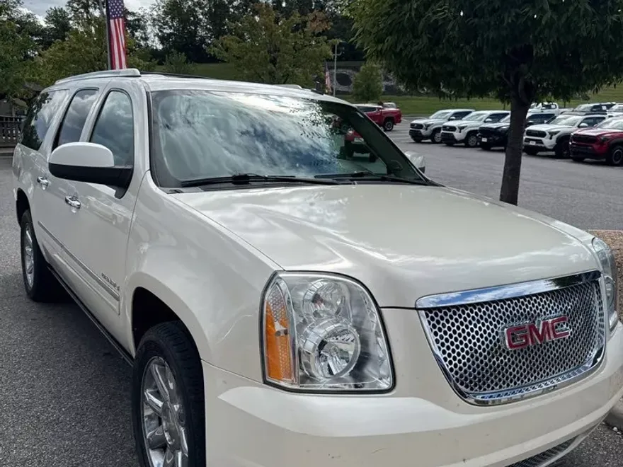 2012 Gmc Yukon XL Denali photo 1