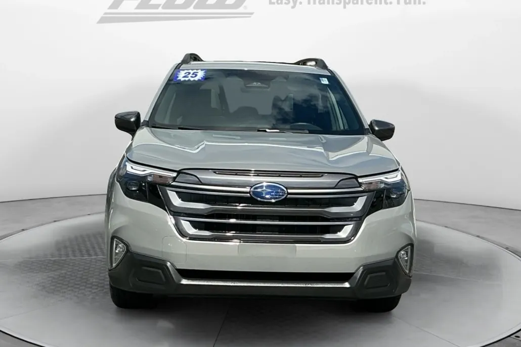 2025 Subaru Forester Premium photo 1