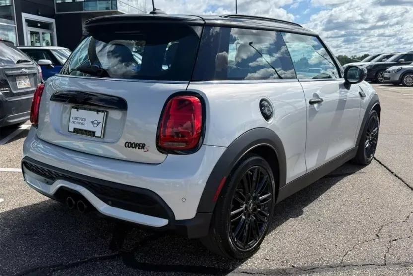 2023 Mini Cooper 2 Door Hardtop Signature photo 1