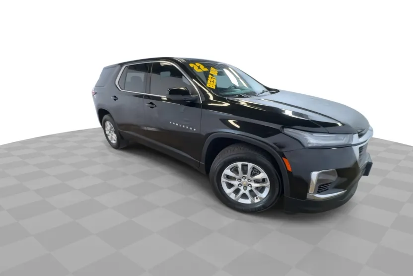 2022 Chevrolet Traverse LS photo 1