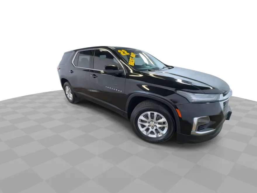 2022 Chevrolet Traverse LS photo 1