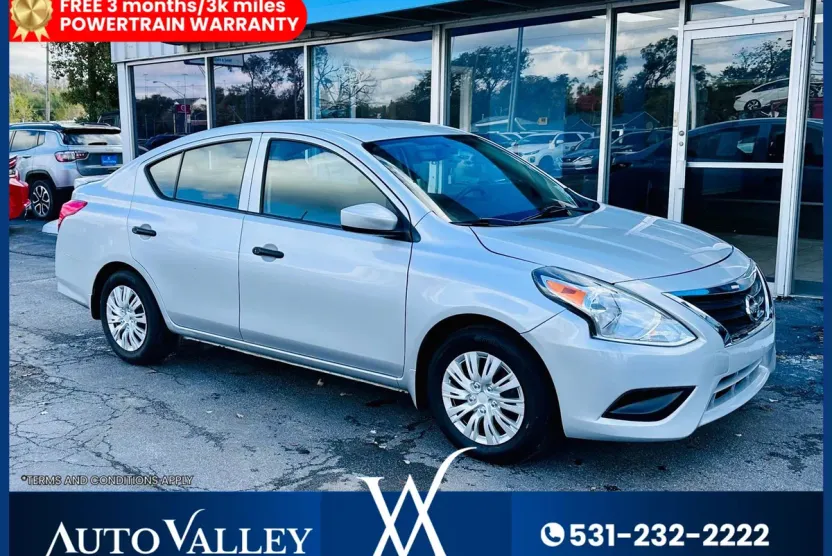 2019 Nissan Versa Plus Sedan photo 1