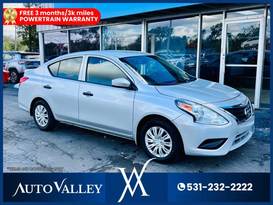 2019 Nissan Versa Plus Sedan photo 1