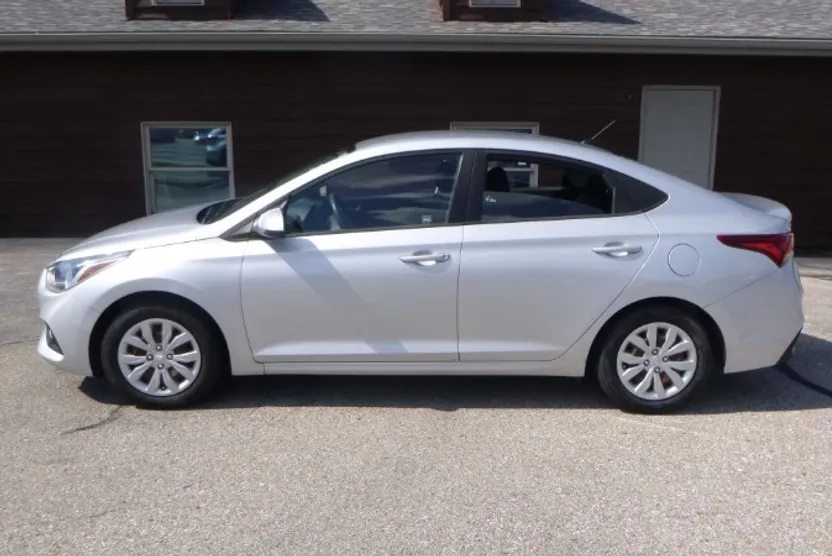 2020 Hyundai Accent SE photo 1