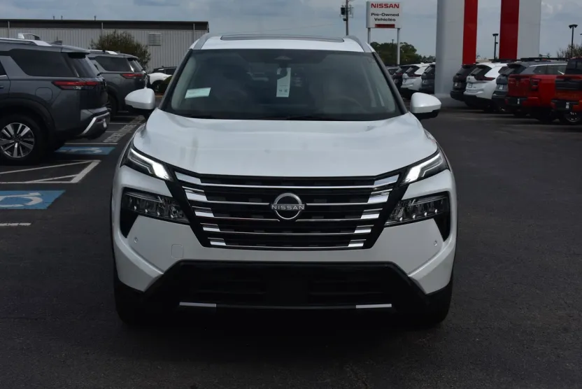 2026 Nissan Rogue Platinum photo 1