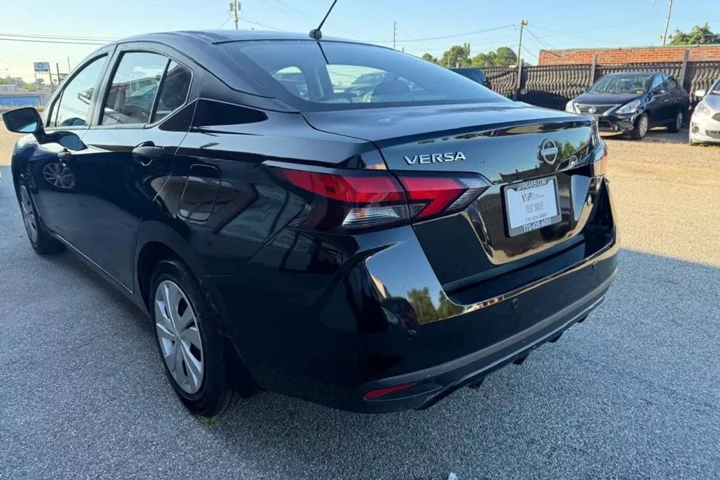2023 Nissan Versa Sedan photo 1