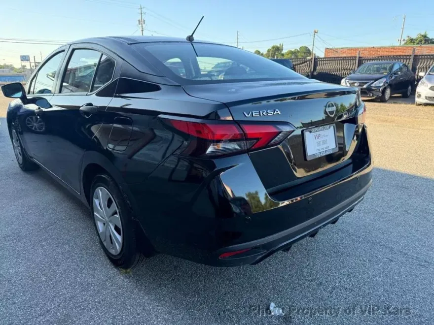 2023 Nissan Versa Sedan photo 1