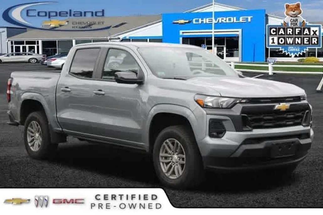 2024 Chevrolet Colorado LT photo 1