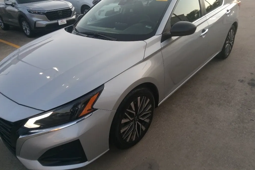 2024 Nissan Altima 2.5 SV photo 1