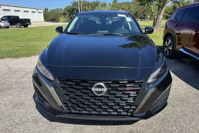 2025 Nissan Altima SR photo 1