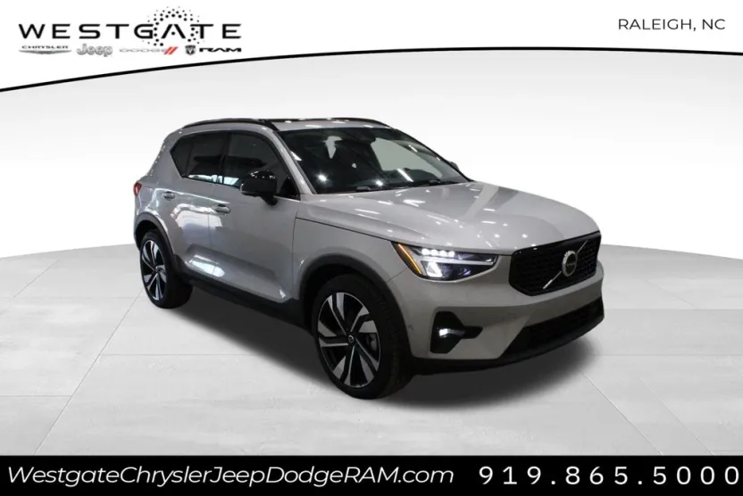 2025 Volvo XC40 Plus photo 1