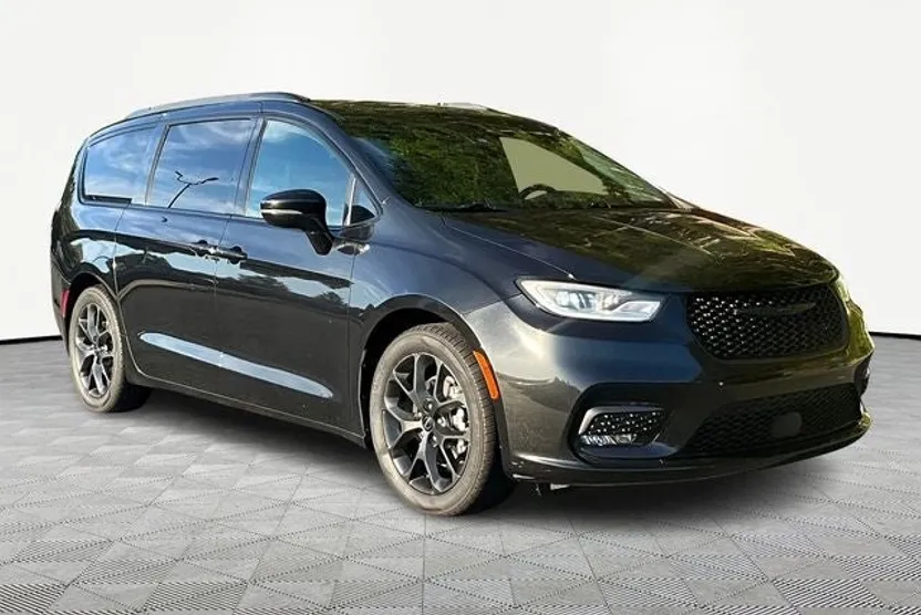 2022 Chrysler Pacifica Touring L photo 1