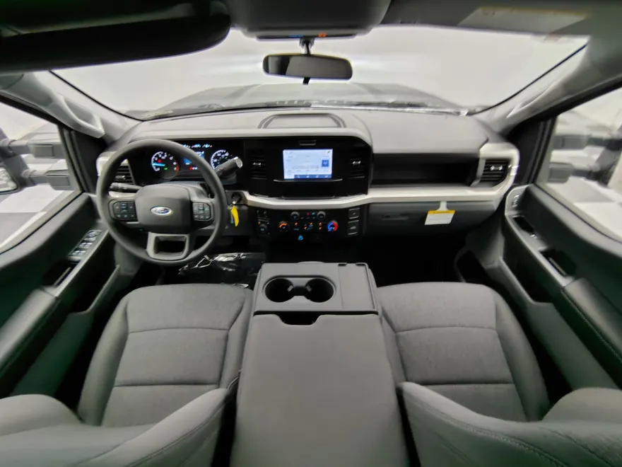 2026 Ford F-250 Lariat photo 1