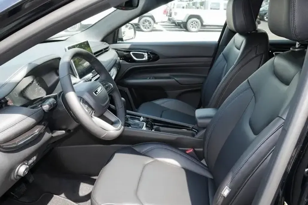 2025 Jeep Compass Limited photo 1