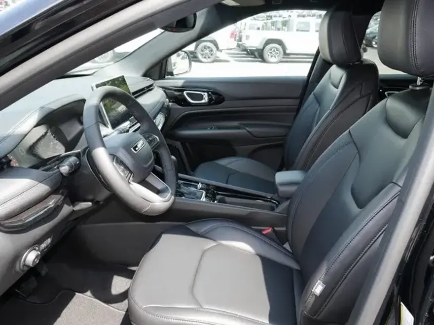 2025 Jeep Compass Limited photo 1