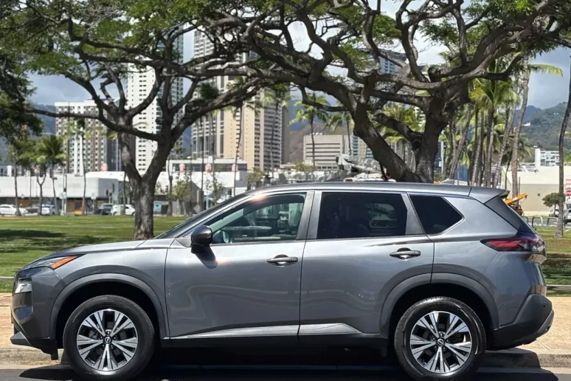 2022 Nissan Rogue SV photo 1