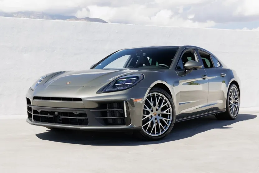 2024 Porsche Panamera 4 photo 1