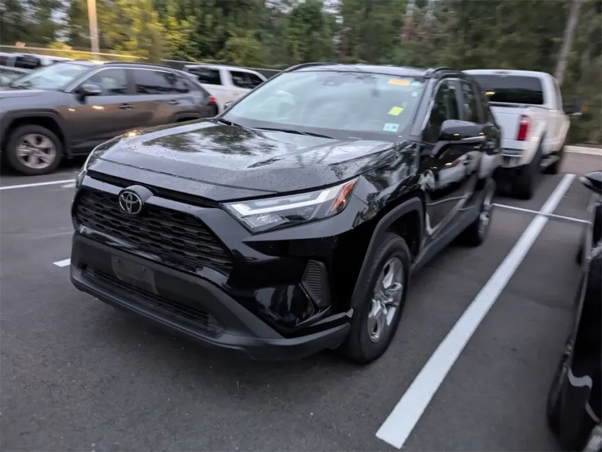2024 Toyota RAV4 XLE photo 1