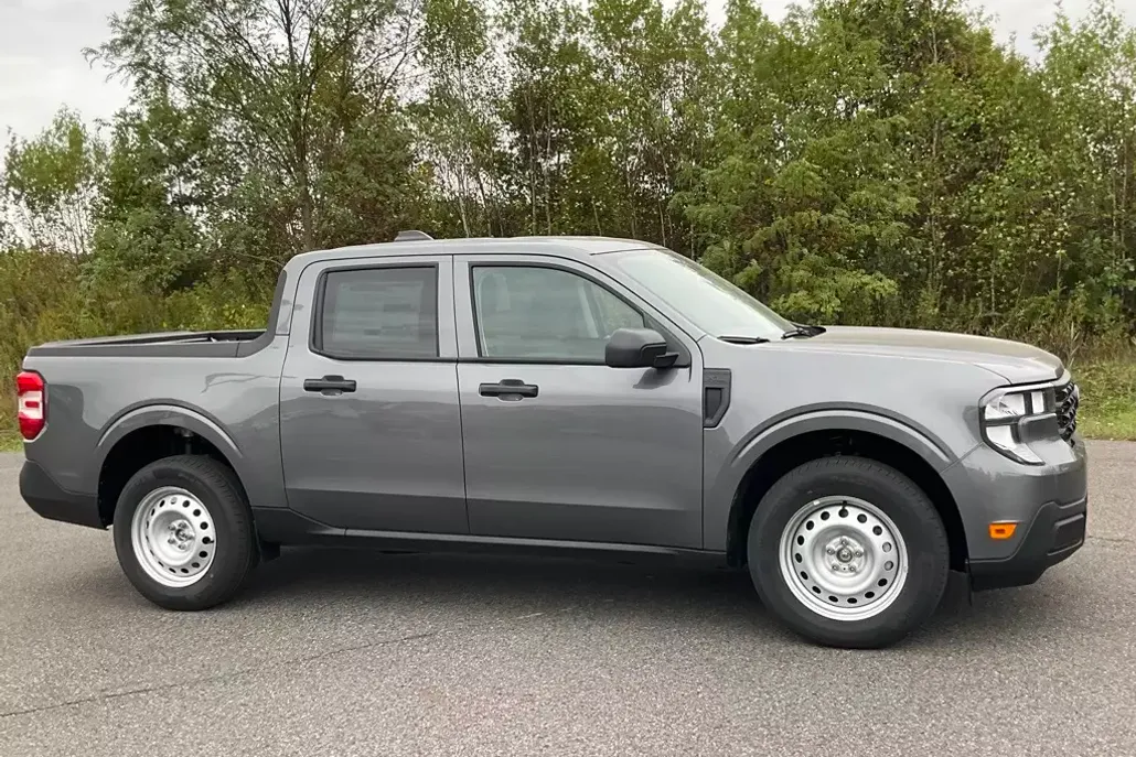 2025 Ford Maverick XL photo 1