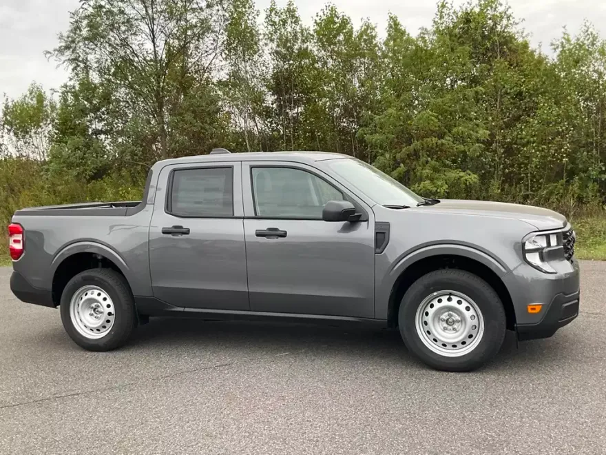 2025 Ford Maverick XL photo 1