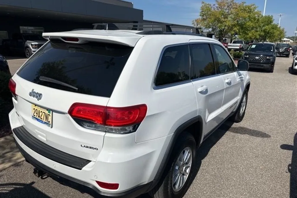2019 Jeep Grand Cherokee Laredo E photo 1