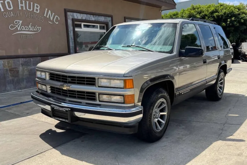 1999 Chevrolet Tahoe LT photo 1