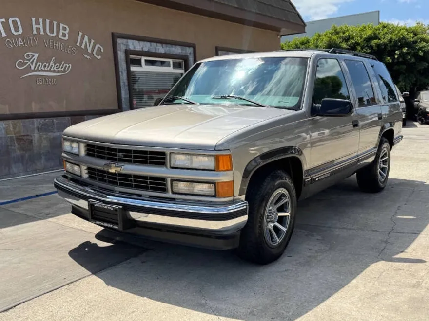 1999 Chevrolet Tahoe LT photo 1