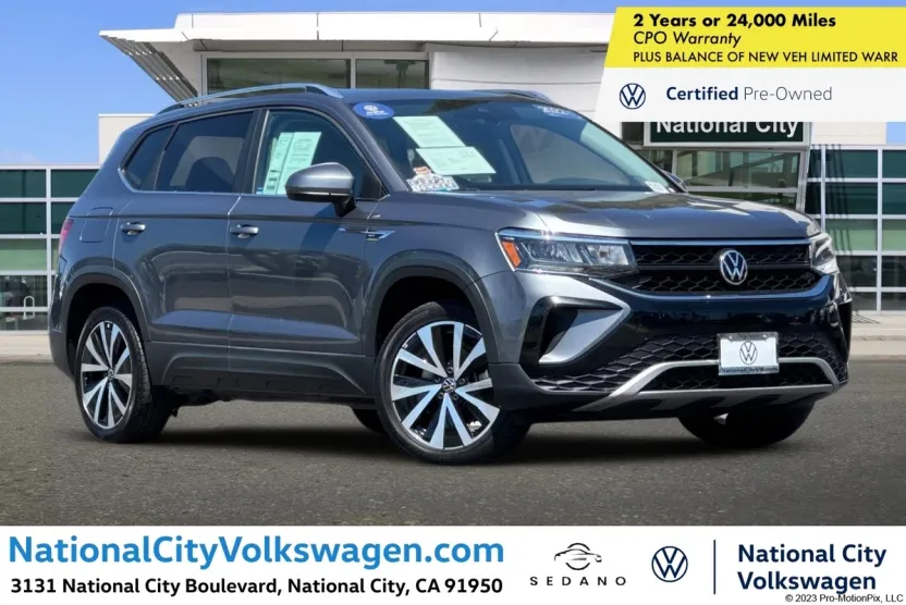2022 Volkswagen Taos SE photo 1
