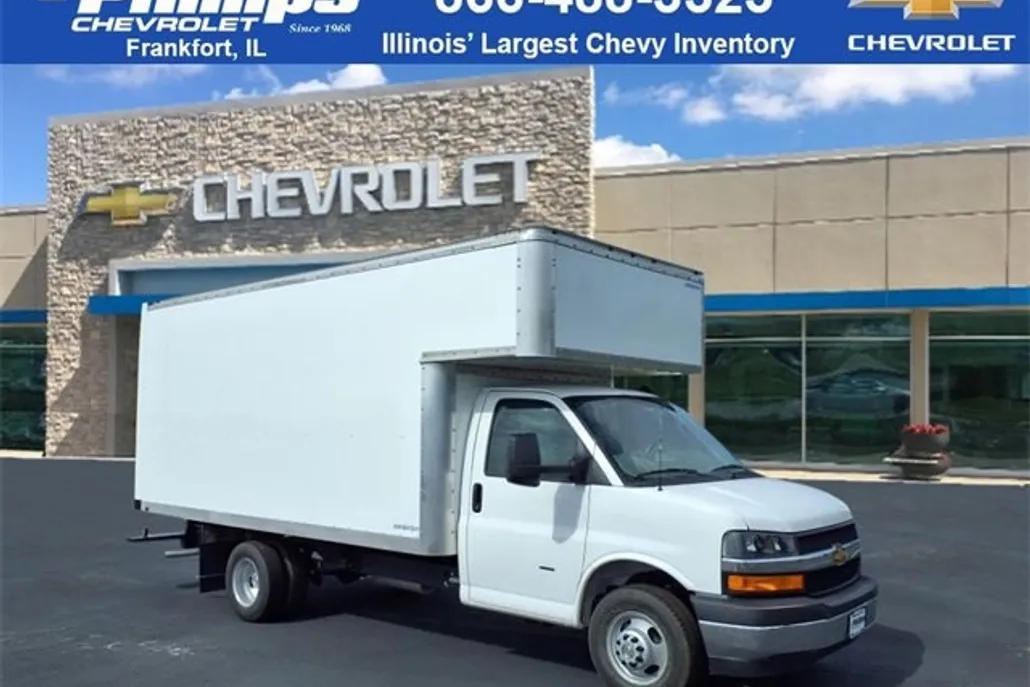 2025 Chevrolet Express 3500 Cutaway Van photo 1