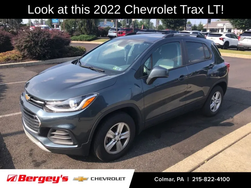 2022 Chevrolet Trax LT photo 1