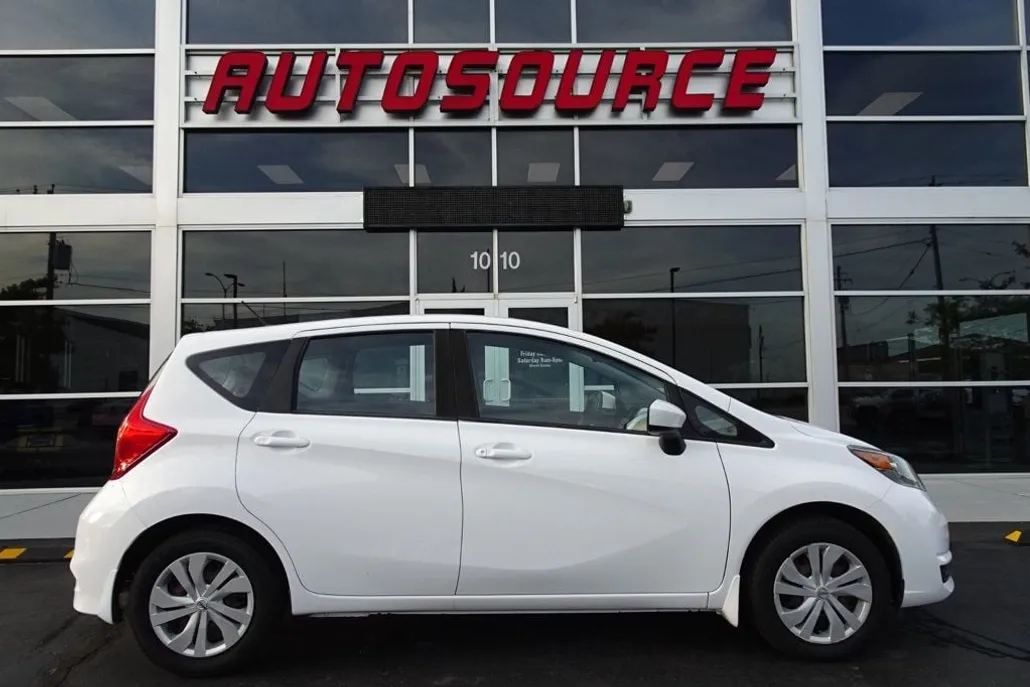 2018 Nissan Versa Note Sedan photo 1