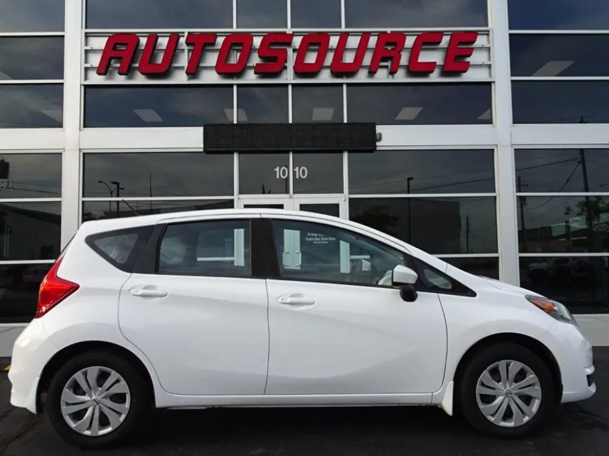 2018 Nissan Versa Note Sedan photo 1