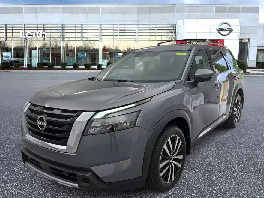 2025 Nissan Pathfinder Platinum photo 1