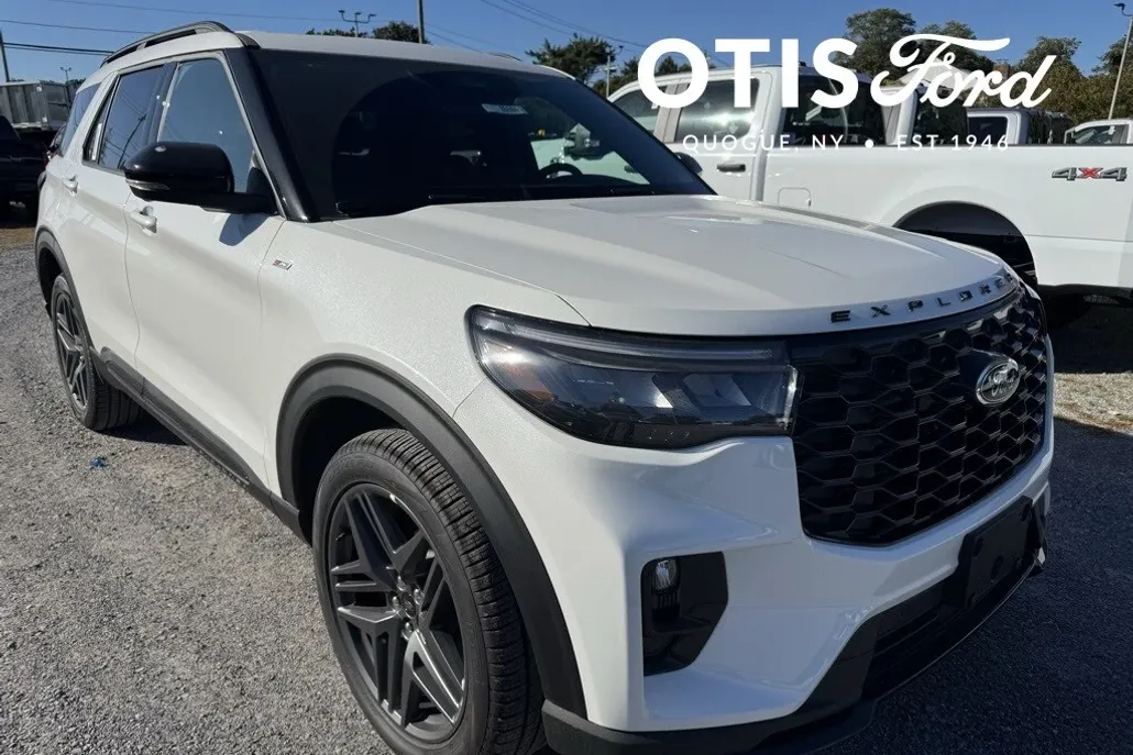 2025 Ford Explorer ST-Line photo 1