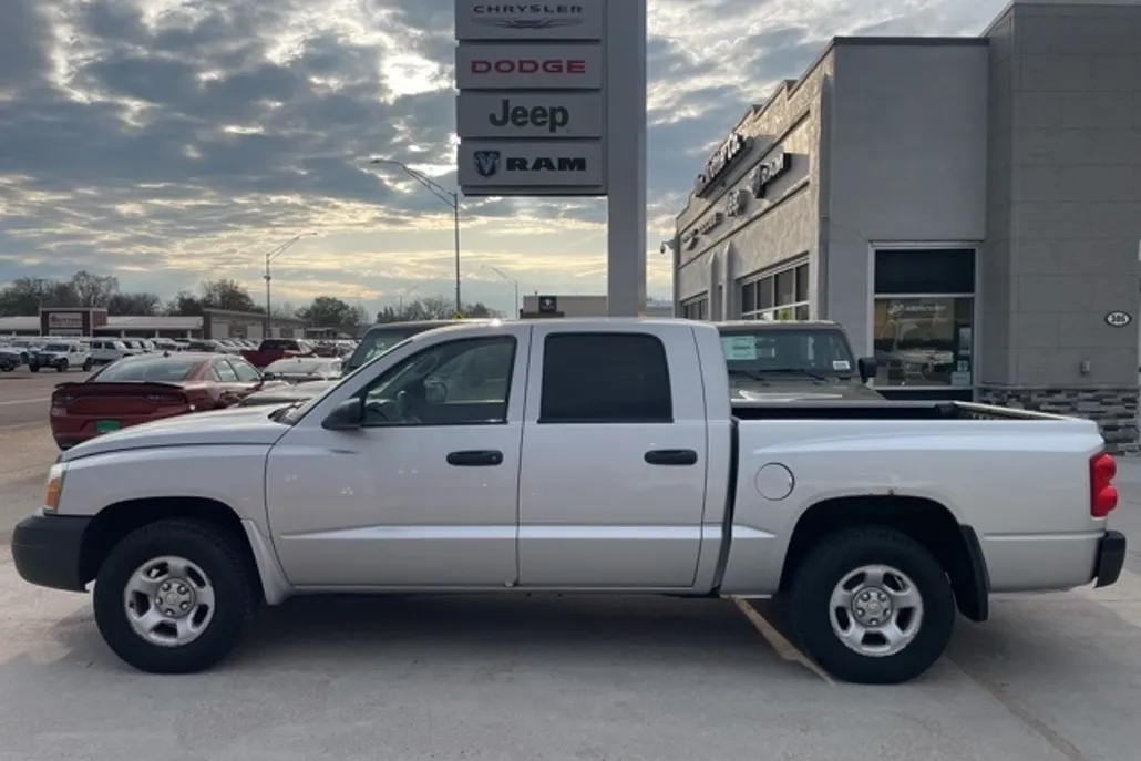 2005 Dodge Dakota ST photo 1