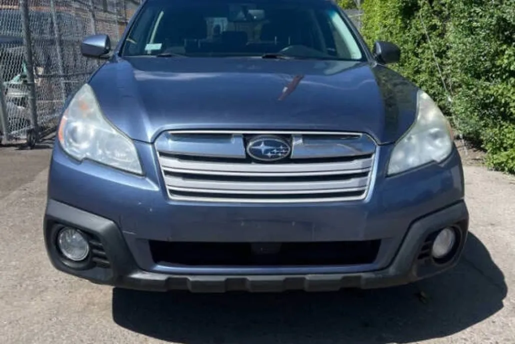 2014 Subaru Outback 2.5i Premium photo 1