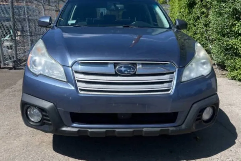 2014 Subaru Outback 2.5i Premium photo 1