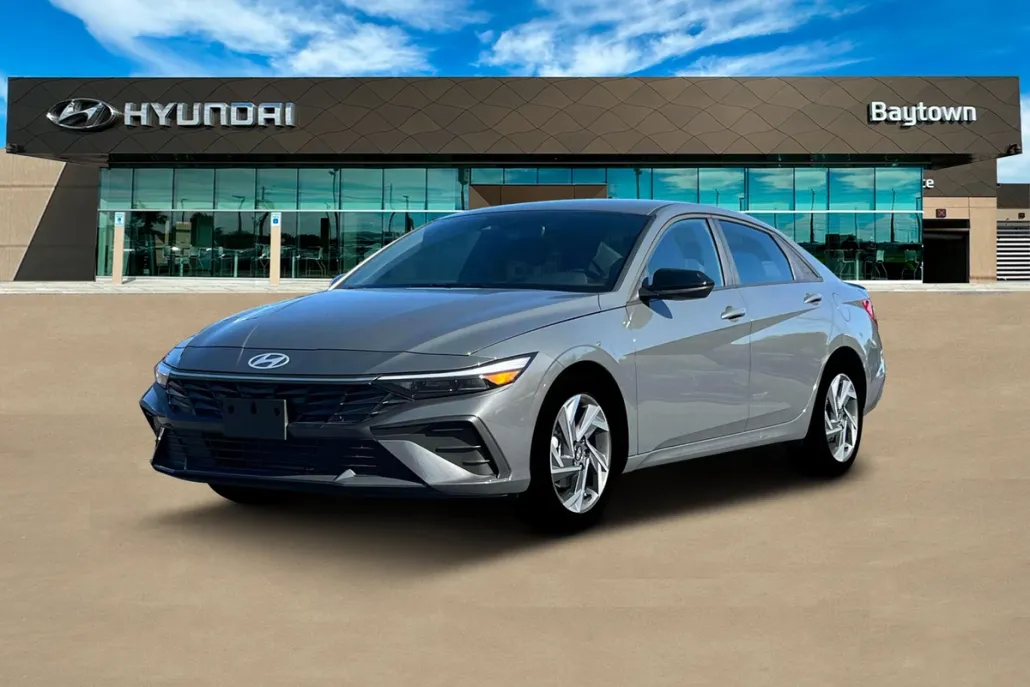 2025 Hyundai Elantra SEL Sport photo 1