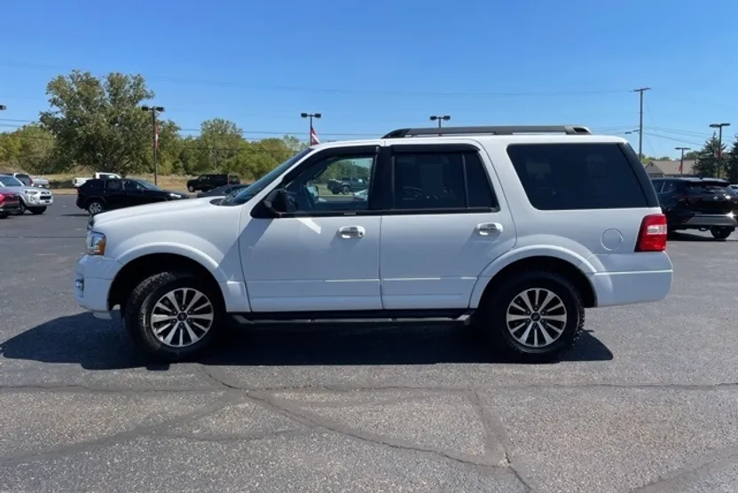 2017 Ford Expedition XLT photo 1