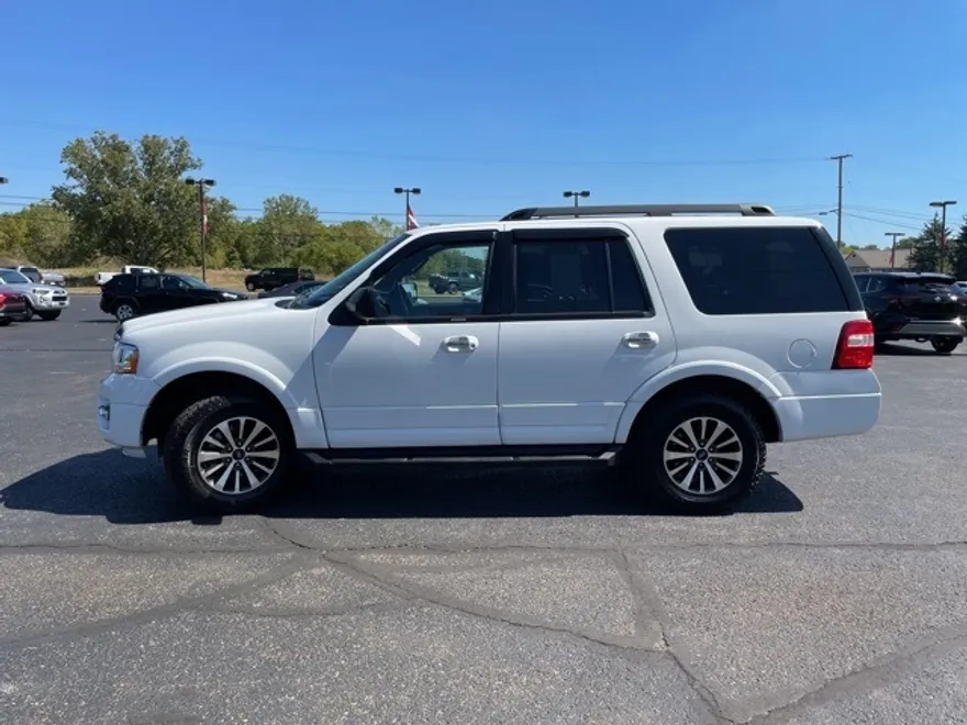 2017 Ford Expedition XLT photo 1