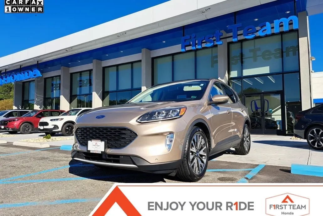 2020 Ford Escape Titanium Hybrid photo 1