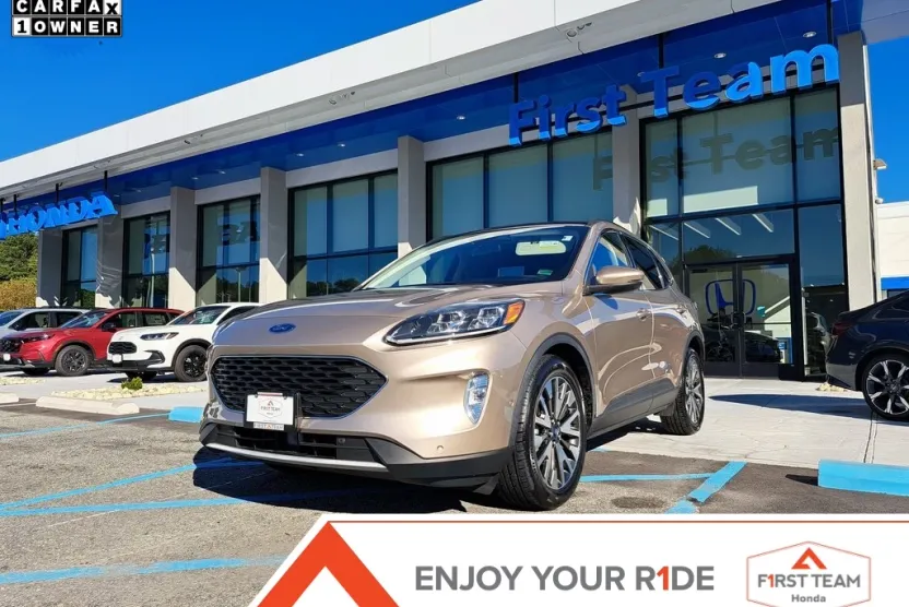 2020 Ford Escape Titanium Hybrid photo 1
